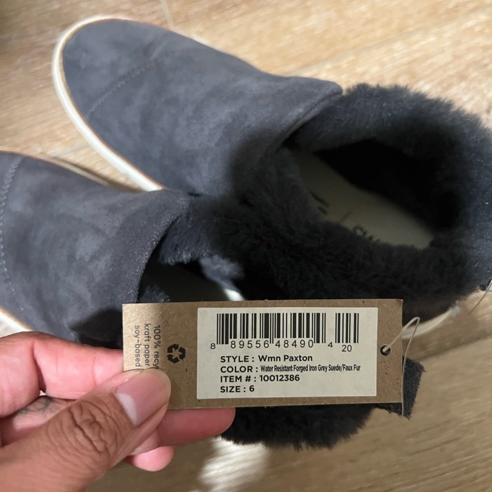 NWT Women's Tom’s Grey Suede Paxton Water Resistant Sneakers Size 6 - Picture 7 of 7